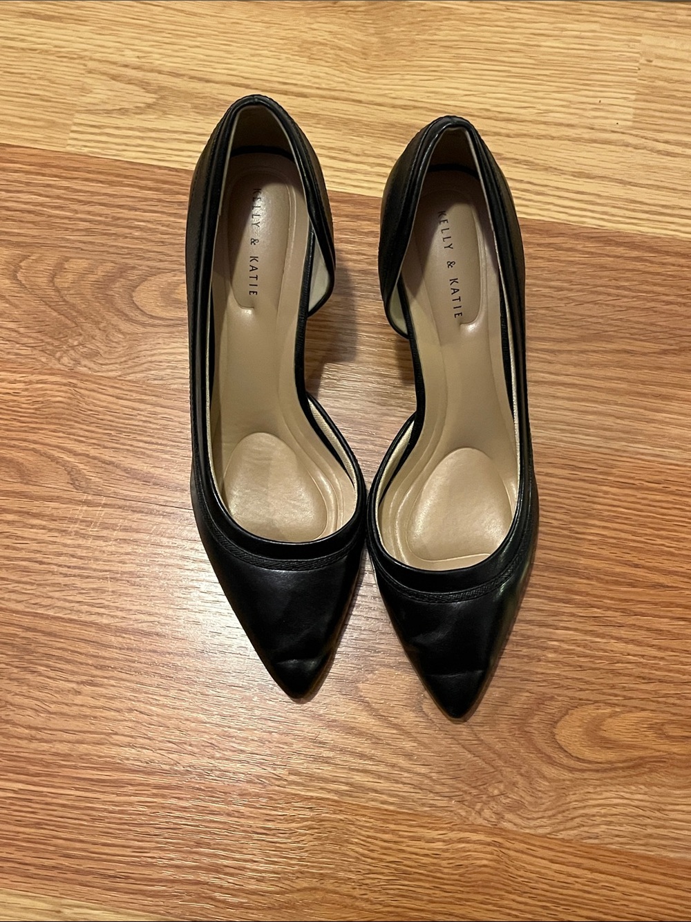 Kelly & Katie Black Pointed-Toe Leather Pumps